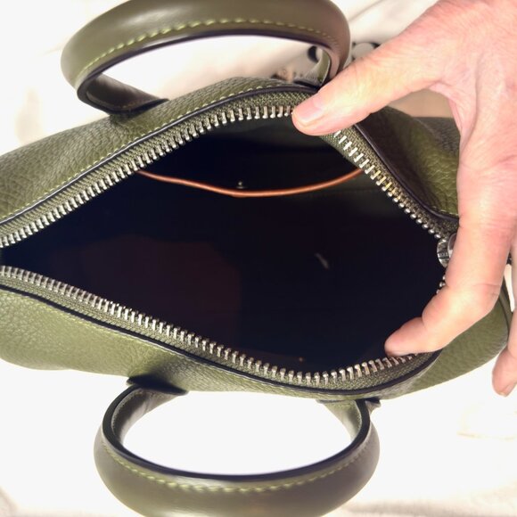 Coach Compass 25 in olive. Like new. Rare color.  No longer available. - Picture 8 of 16